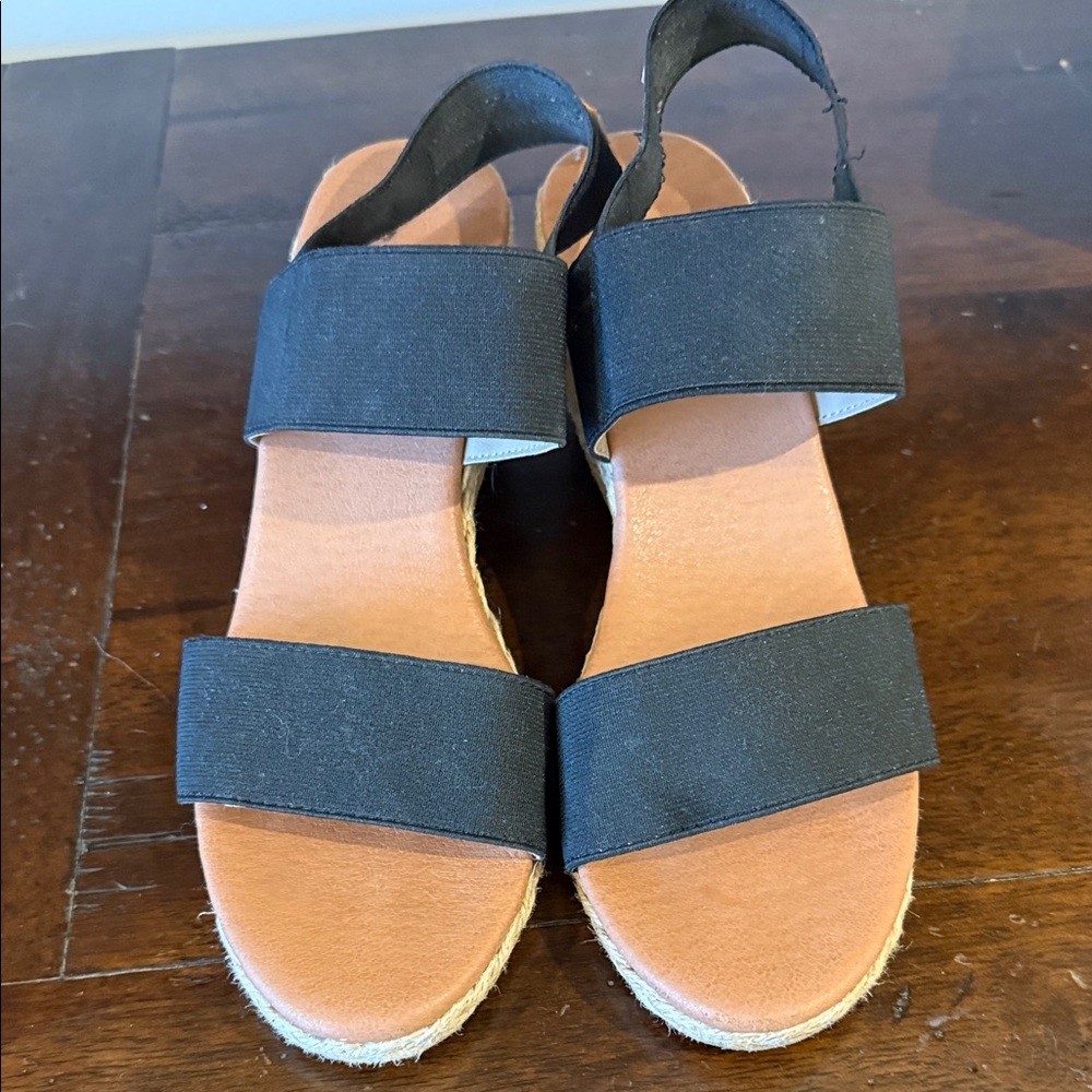 Tommy Bahama Black and Tan Women's Sandals